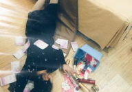 网红摔楼梯,意外瞬间引发网络热议
