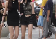 街拍小姐姐穿防护服图片,小姐姐防护服街拍风采