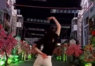 小姐姐餐厅起舞,美食与舞蹈的完美融合